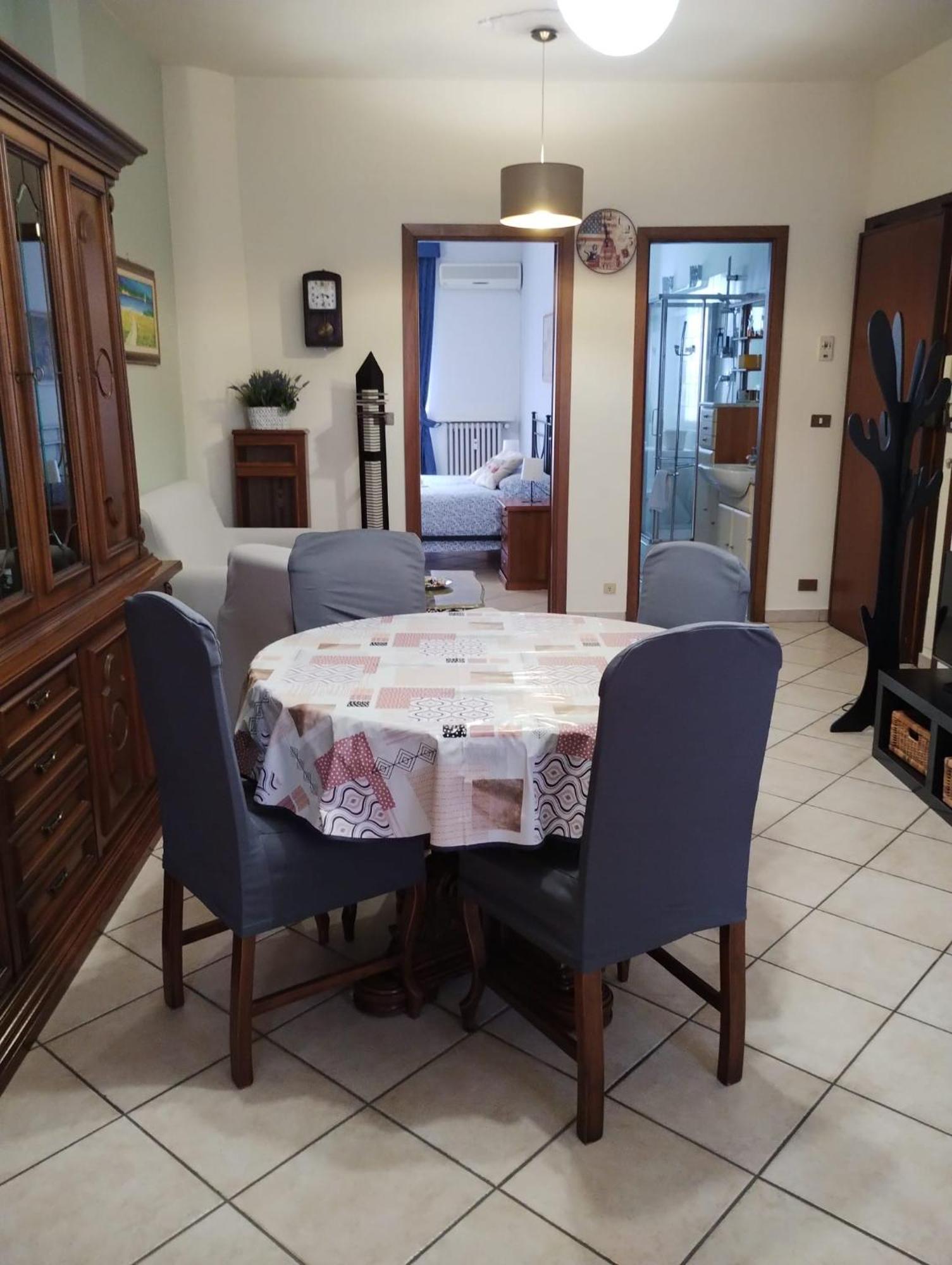 La Casa Di Valentino - Grazioso Ed Ampio Bilocale Apartment Asti Bagian luar foto